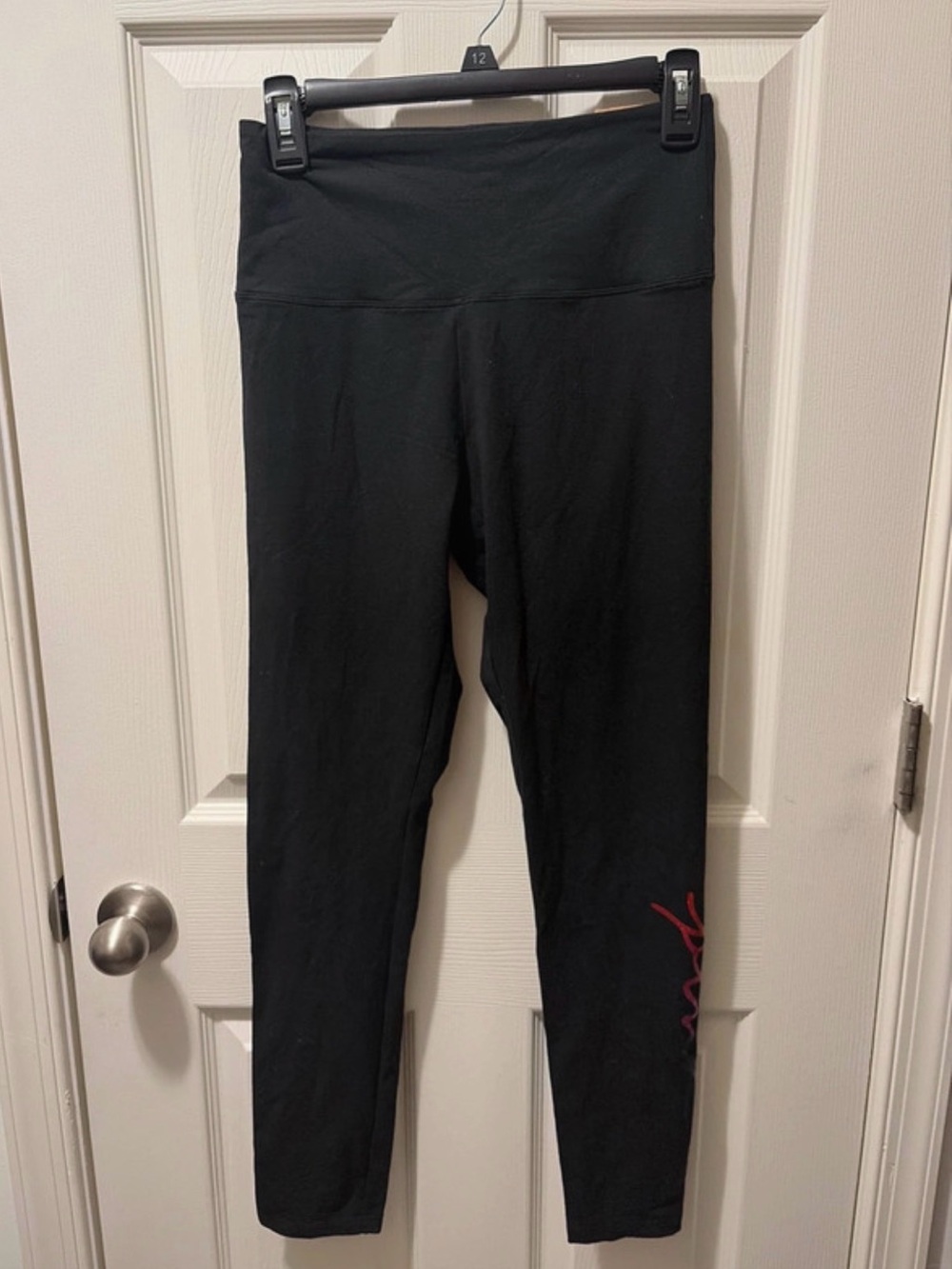 NWT PINK Victoria’s Secret leggings size M.